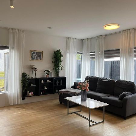 Spacious 3Br Condo Near Blue Lagoon 15M Airport 9M Njarthvik Exterior photo